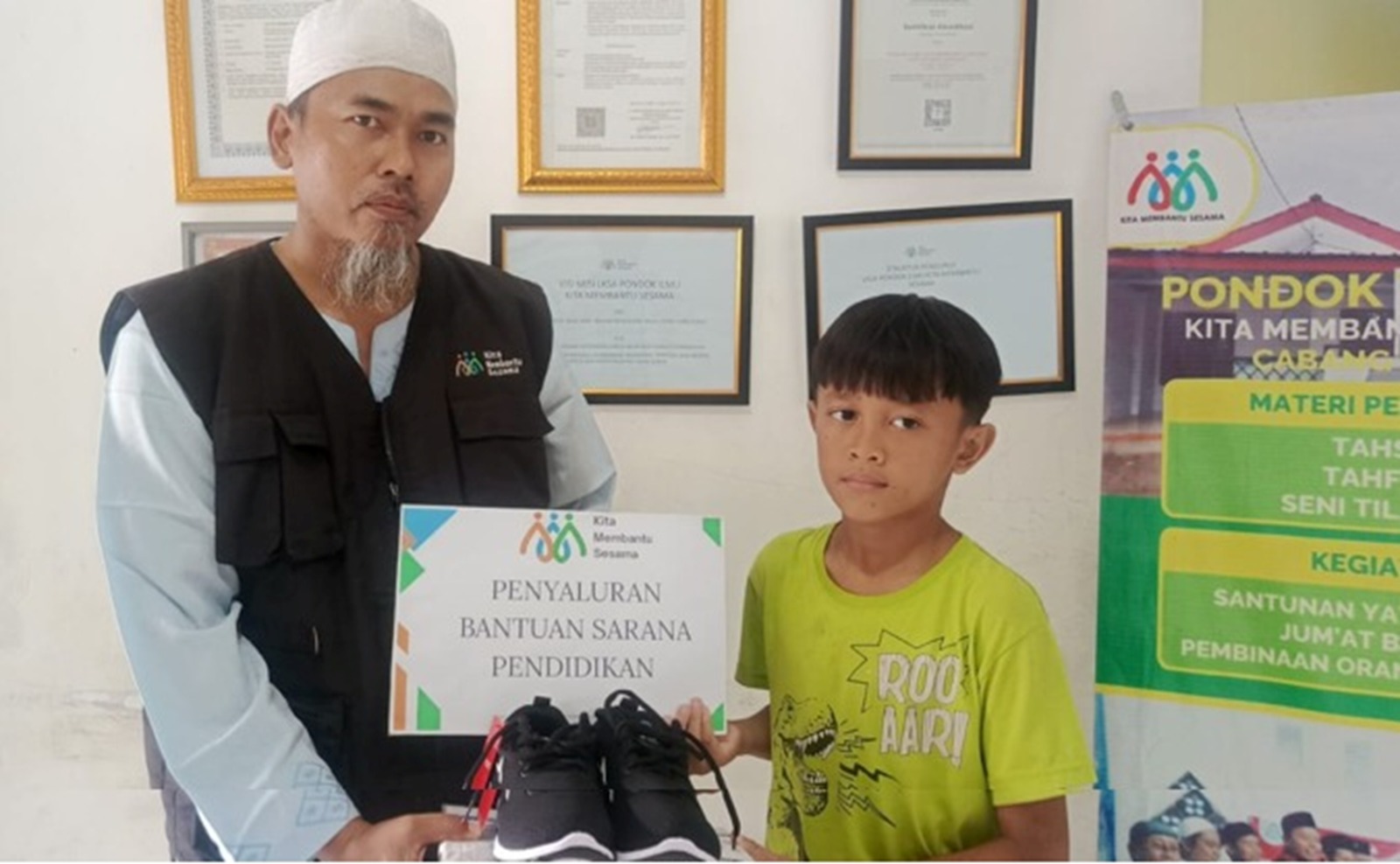 PENYALURAN SEPATU UNTUK ANANDA MUHAMMAD ASYRAF